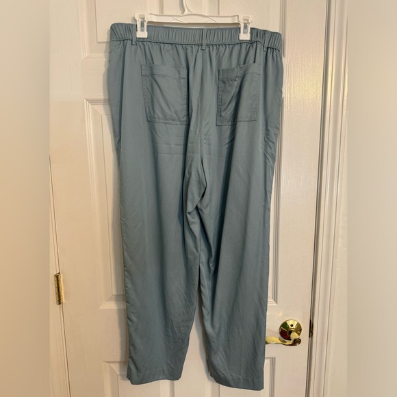 Dress pants - Picture 3 of 3